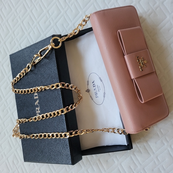 Prada Pink Saffiano Leather Bow Large Wallet. - Picture 1 of 12